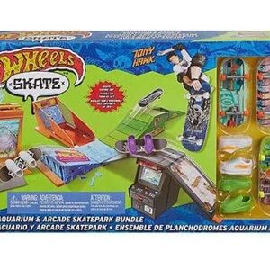 Hot wheels Skate Aquarium & Arcade Skatepark Bundle